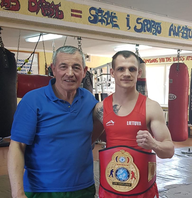 Buvęs mūsų mokyklos auklėtinis Edgaras Skurdelis pirmą kartą savo karjeroje iškovojo diržą