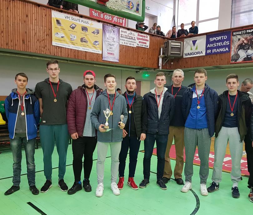 Šilutės krepšinio rajono pirmenybėse dvi auklėtinių komandos pasipuošė medalaiis