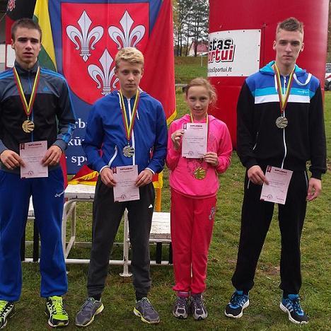 Šilutės lengvaatlečiai Lietuvos kroso taurės varžybose treti