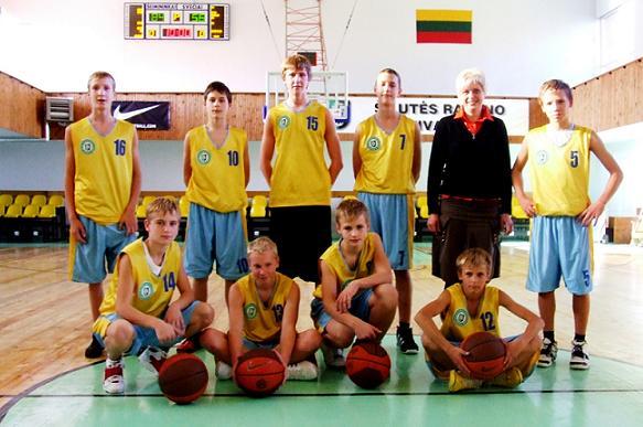 Krepšinio pirmenybėse startavo sporto mokyklos auklėtiniai