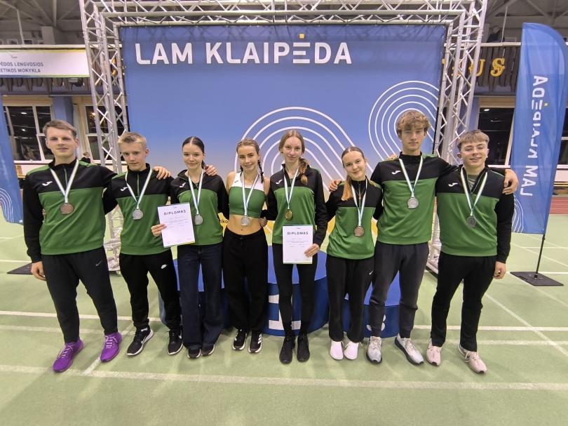 Šilutės sorto mokyklos lengvaatlečiai sėkmingai pradėjo uždarų pataplų sezoną