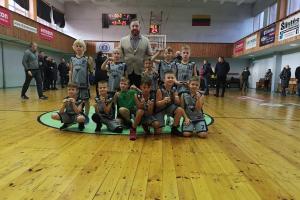 Naujiena - Šilutės sporto mokyklos mažiausieji krepšininkai iškovojo pirmąjį savo aukso medalį