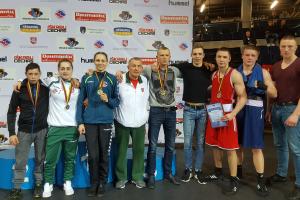 Naujiena - Iš Lietuvos bokso čempionato su devyniais medaliais