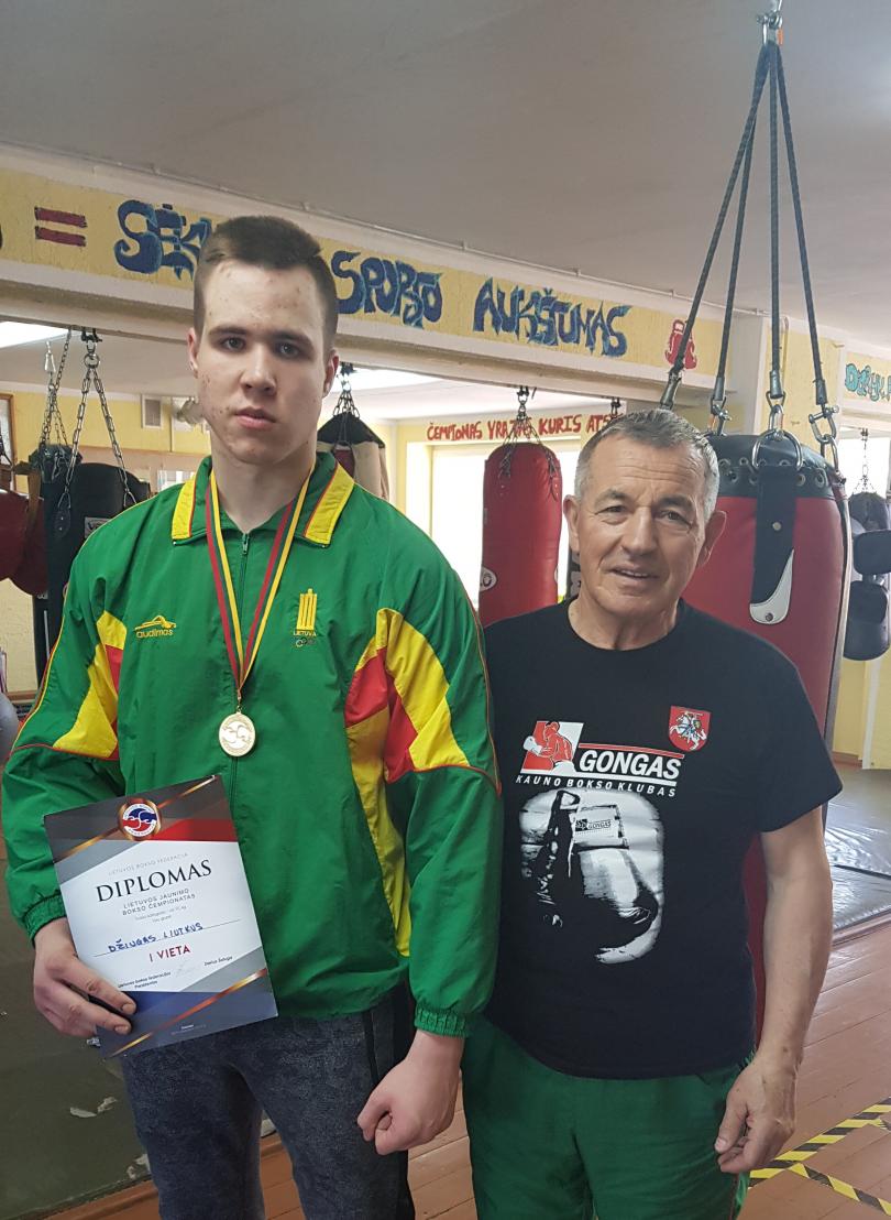 Lietuvos jaunimo bokso čempionate iškovoti du čempionų vardai